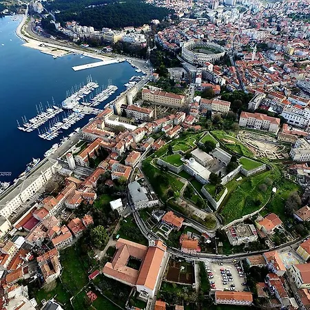 App 5 Min Arena Amphitheater Apartman Póla