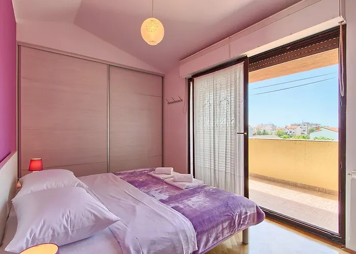 Apartment Top App 5 Min Arena Amphitheater